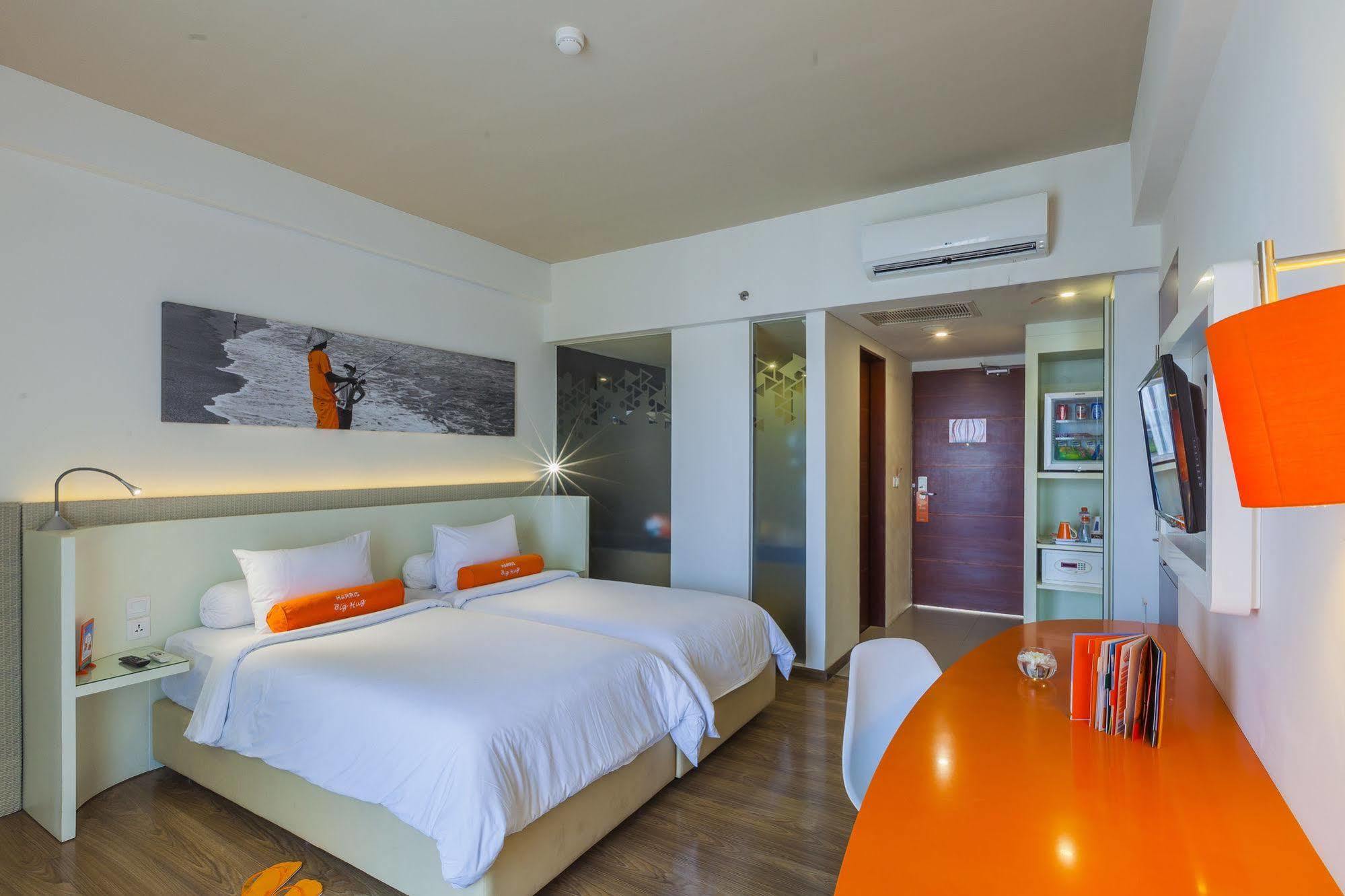 Harris Hotel Seminyak Exterior foto
